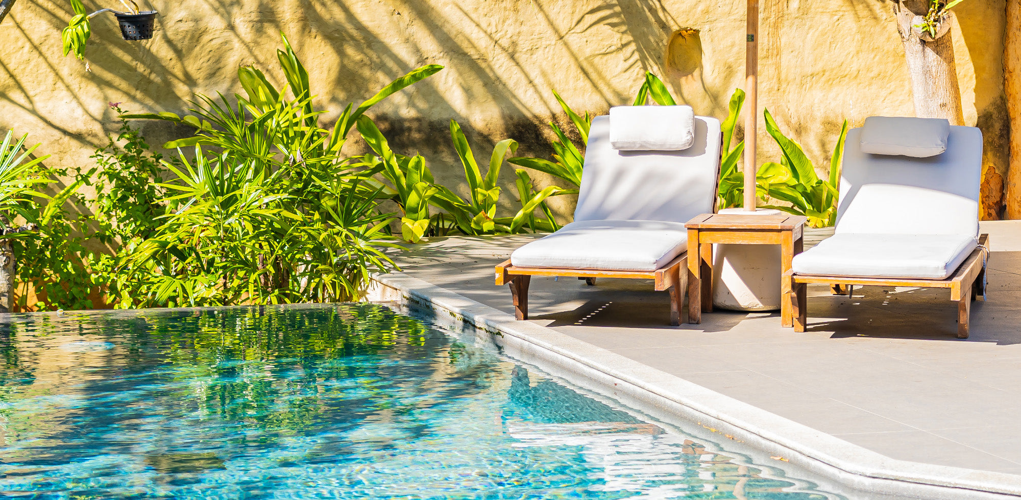 protective coating for fabrics that repel liquids and protect against UV rays